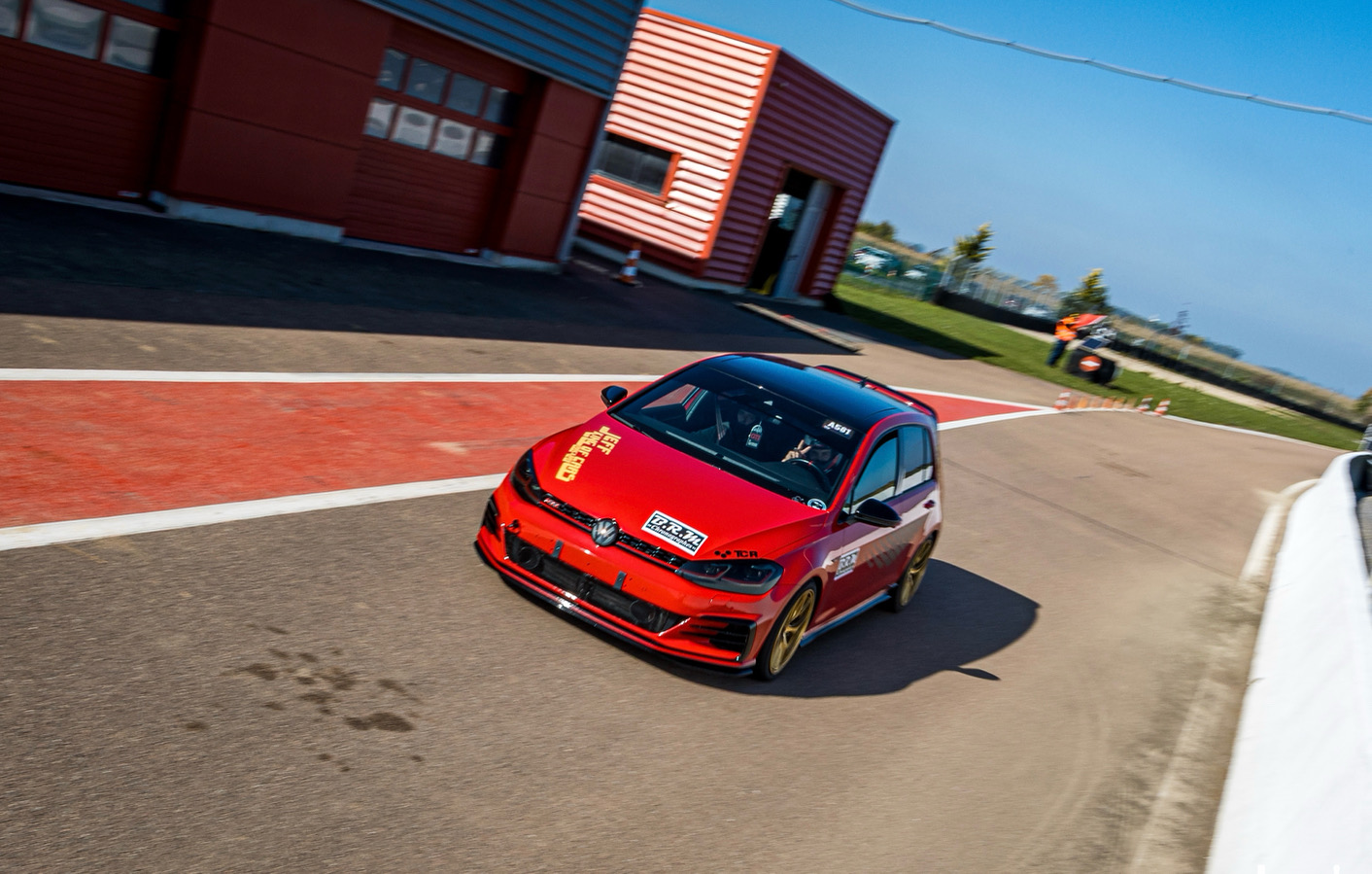 Golf 7 GTI TCR au circuit de la Ferte Gaucher, Bienvenue dans l'accueil de notre Boutique en ligne